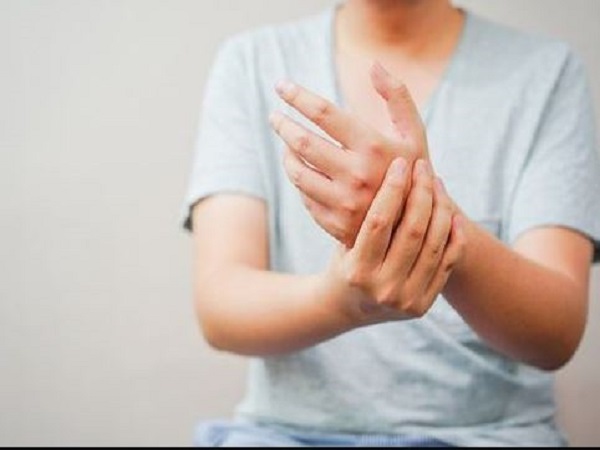 Run tay có phải là điềm báo tâm linh?