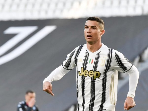 Bóng đá quốc tế sáng 1/6: Ronaldo là tiền đạo hay nhất Serie A