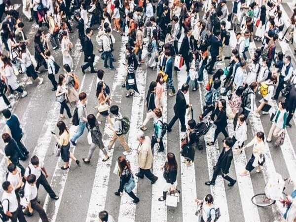 Mơ thấy đông người có phải là điềm may mắn?