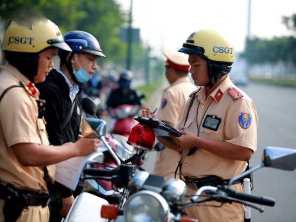 Thực hư chuyện mơ thấy cảnh sát liên quan đến tiền bạc