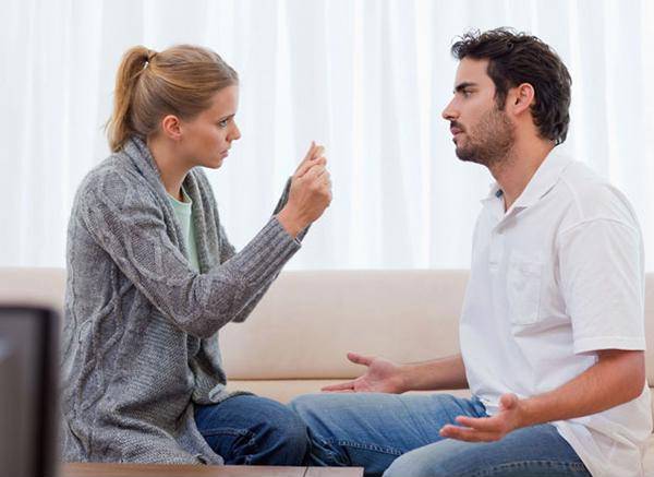 Mơ thấy chồng cũ và mình cãi nhau