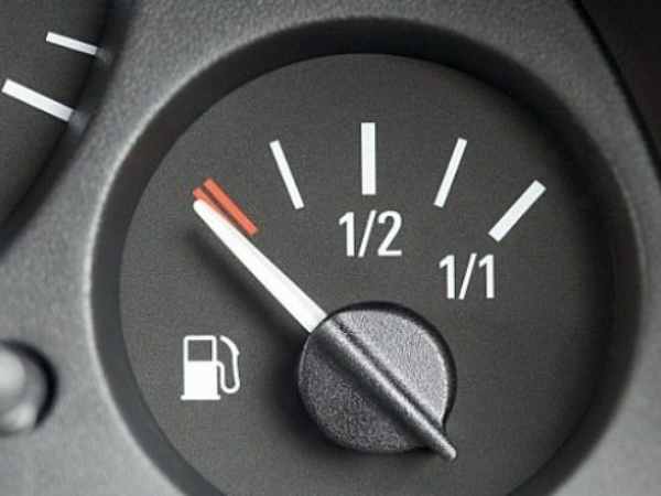 Mơ thấy tự mình đổ xăng vào xe