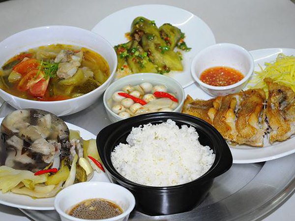 Nằm mơ thấy ăn cơm có ý nghĩa gì, tốt hay xấu?