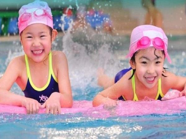 Giải mã chi tiết các giấc mơ thấy đi bơi phổ biến