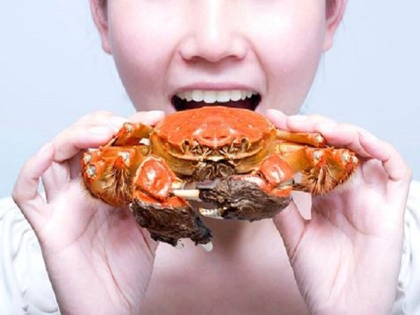 Giải mã chi tiết các giấc mơ thấy ăn cua