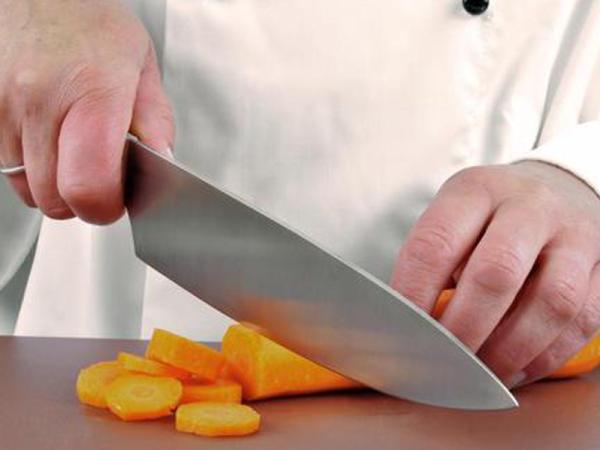 Phân tích ý nghĩa giấc mơ thấy cầm dao là điềm gì, hên hay xui?