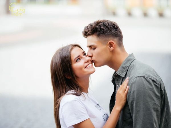 Chiêm bao thấy chủ động hôn người lạ